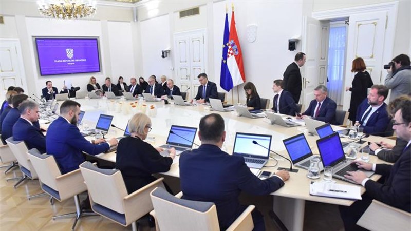 Povećava se iznos naknade za vrijeme korištenja roditeljskog dopusta za drugih šest mjeseci s 3.991 na 5.654 kuna